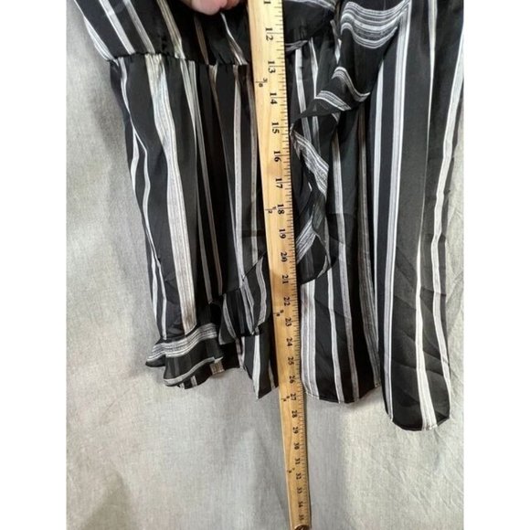 BCBGeneration Shirt Women Medium Black White Striped Sleeveless Pullover Ladies. - Picture 7 of 8